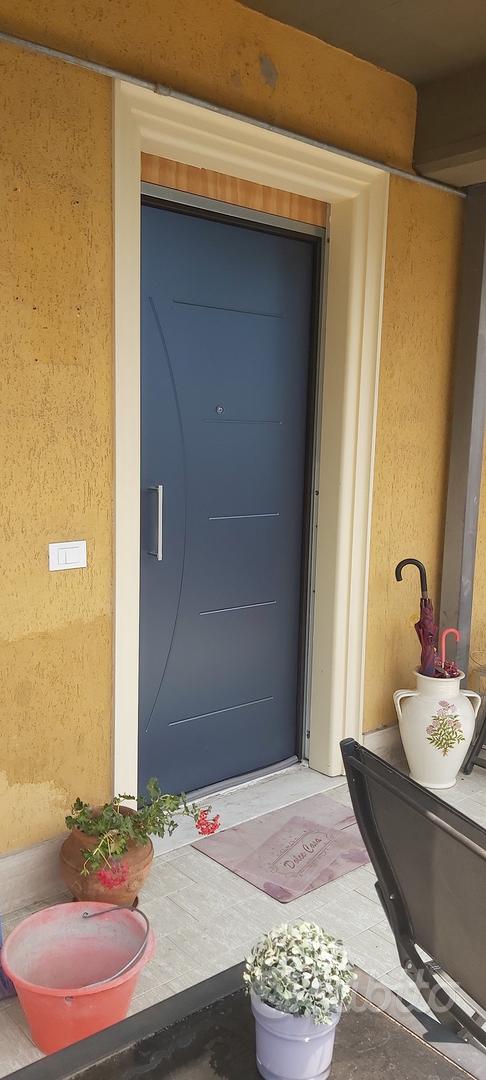 Porta Cd da tavolo testa di toro - Arredamento e Casalinghi In vendita a  Catania