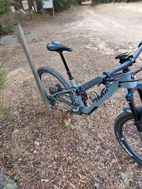  E-MTB Pivot Shuttle SL