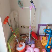 Karaoke scatole colorate e giochi vari per bimbi