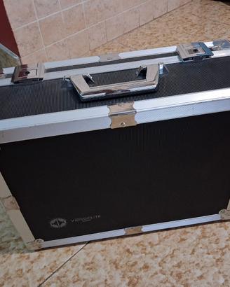 Telecamera VHS completa di valigetta e batteria