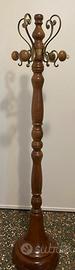 Elegante attaccapanni in legno massiccio e ottone