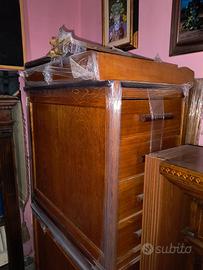 Nuova scrivania ministeriale in legno