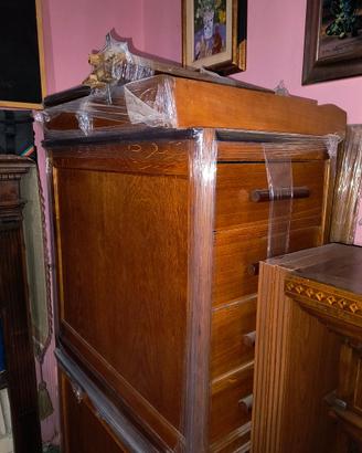 Nuova scrivania ministeriale in legno