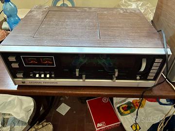 National Panasonic RS-820S da sistemare si accende