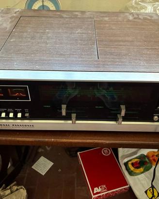 National Panasonic RS-820S da sistemare si accende