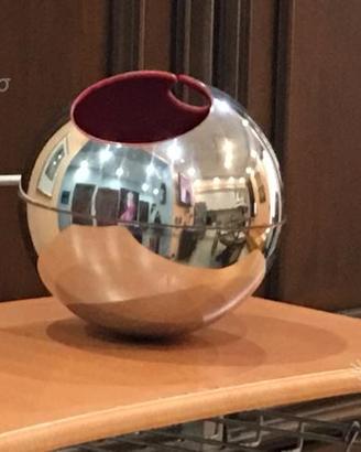 Vaso alessi design acciaio scultura giò pomodoro