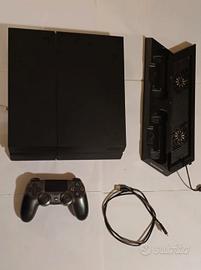 PlayStation 4 con stazione di ricarica 