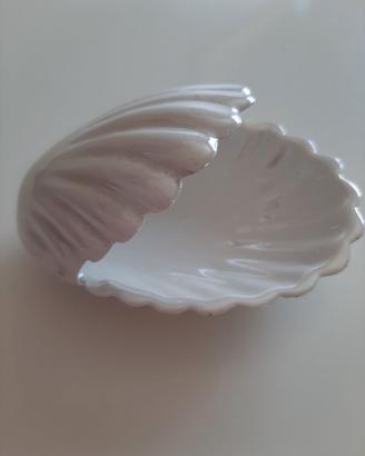 Portagioie in ceramica a forma di conchiglia