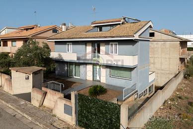 Moderna Villa Indipendente con Ampi Spazi Esterni