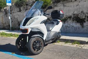 Maxi scooter 3 ruote Peugeot Metropolis 400 2014 c