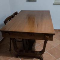 Tavolo vintage in legno di noce