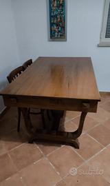 Tavolo vintage in legno di noce