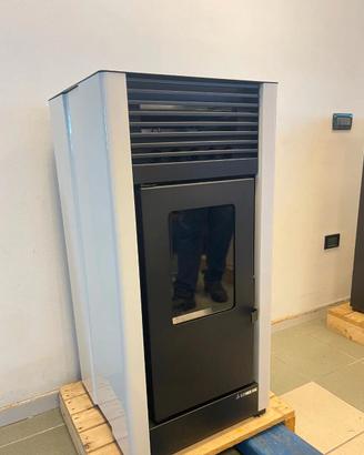 stufa pellet 12  KW    NUOVA  CON TELECOMANDO