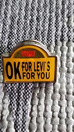 Spilla Vintage Levi's in Acciaio - Design Unico