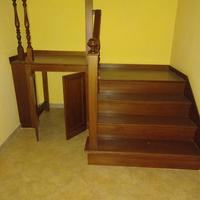 Scala interna in legno massello sfruttata pochissi