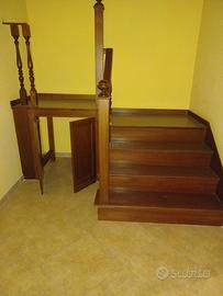 Scala interna in legno massello sfruttata pochissi