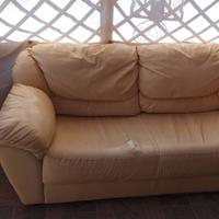 divano 2 posti in similpelle beige 