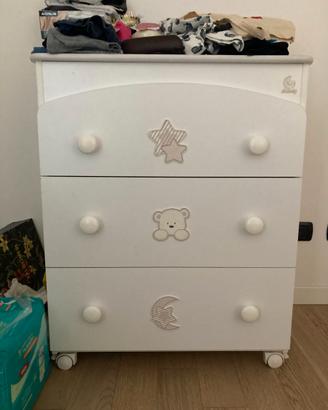 Cameretta bimbo, letto e cassettiera - bagnetto