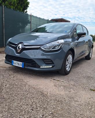 RENAULT CLIO MOSCHINO