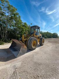 PALA KOMATSU WA180