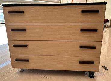 Coppia di comodini e cassettone/ como 4 cassetti