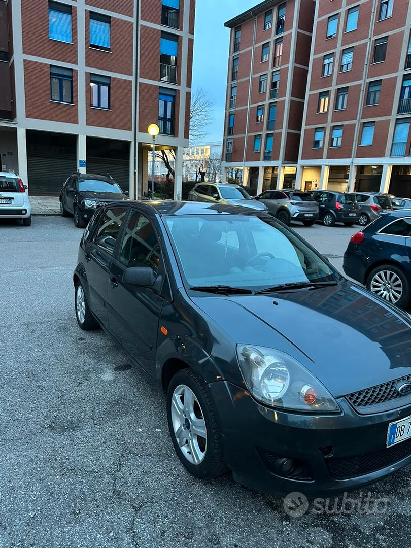 Ford Fiesta 2006 photo 2
