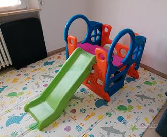 Centro attività gioco bimbi marca "Feber". 