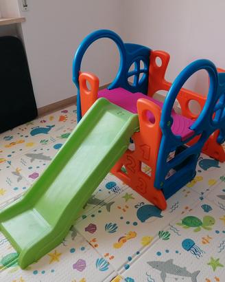 Centro attività gioco bimbi marca "Feber". 