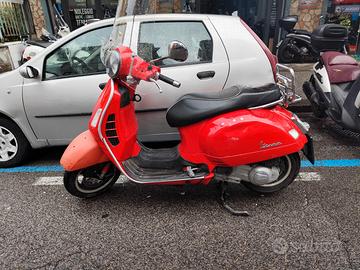Piaggio Vespa 300 GTS