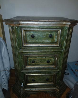 vecchio comodino 