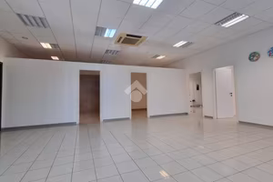 NEGOZIO A BAGNOLO SAN VITO