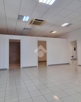 NEGOZIO A BAGNOLO SAN VITO