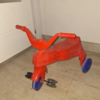 Triciclo a pedali innplastica