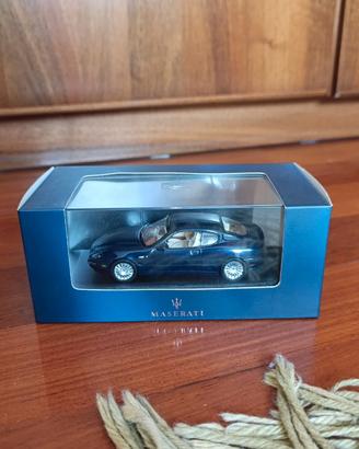 Maserati Coupe met blue MOC028