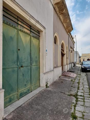 Immobile a garage - Zona Centrale Campi Salentina