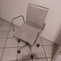 Sedia da scrivania girevole con rotelle