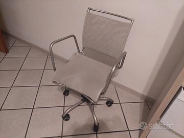 Sedia da scrivania girevole con rotelle