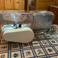 Impastatrice/estrusore con trafile