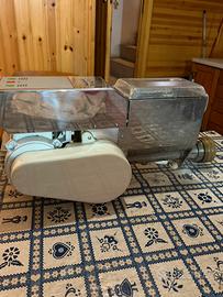 Impastatrice/estrusore con trafile
