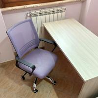 Scrivania con sedia