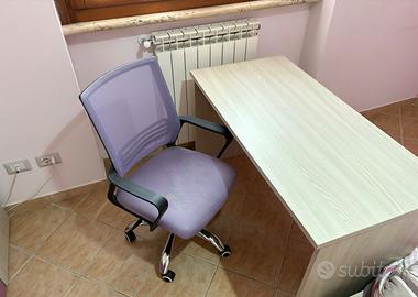 Scrivania con sedia