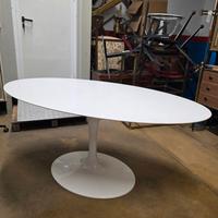 Tavolo modello Tulip