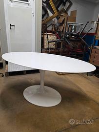 Tavolo modello Tulip