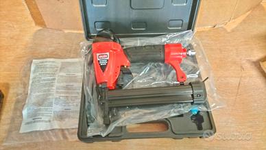 Puntatrice chiodatrice pneumatica