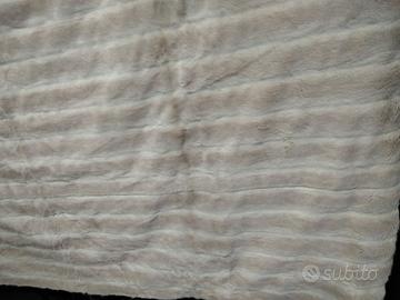 coperta di pelliccia dim. m 2,20x2,20
