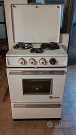 Cucina a gas d'epoca marca Helios