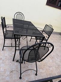 Tavolo e 4 sedie in ferro battuto