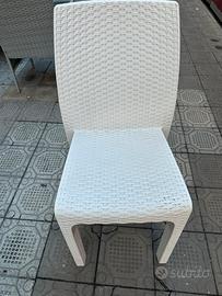 Sedie bianche da esterno