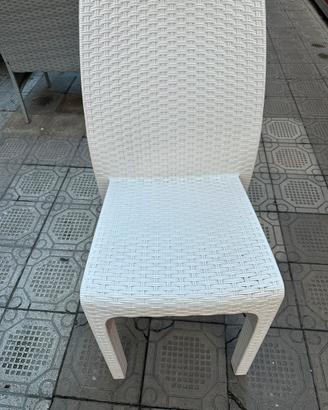 Sedie bianche da esterno