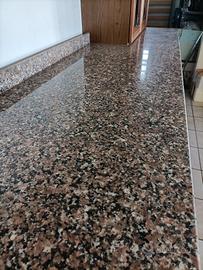 cucina con piano in granito